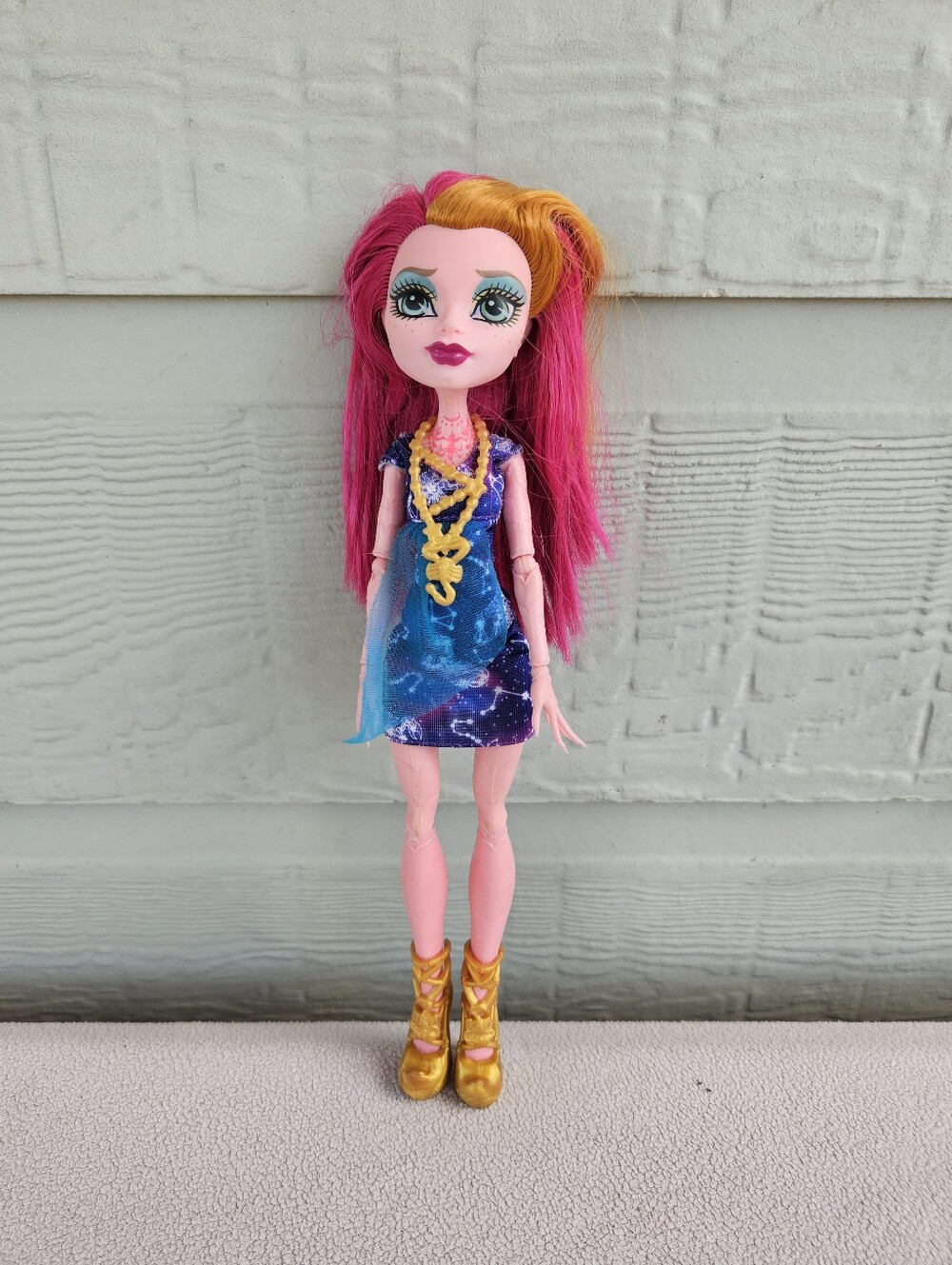 Monster High Freaky Field Trip Gigi Grant Fashion Doll Mattel Necklace 2014